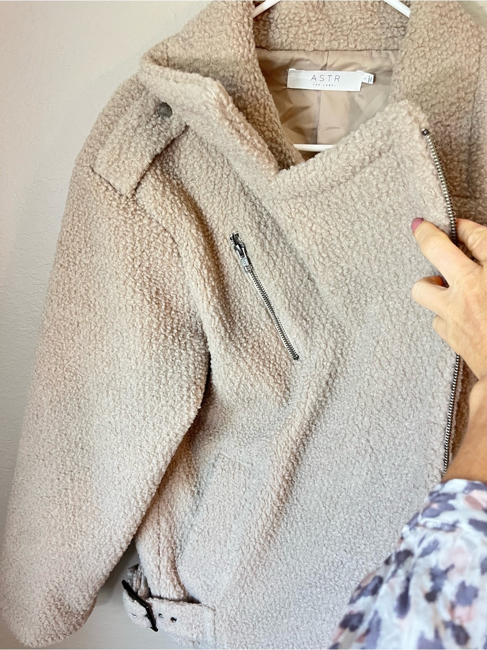 ASTR The Label Teddy Moto Jacket Taupe Sherpa Boucle Zip Coat Size M - Picture 4 of 9